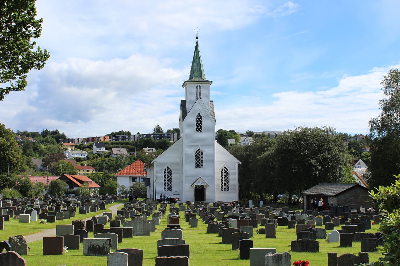 85% av kirkene i Norge er bygget før 1965. Hele 70% er mer enn 100 år gamle. (kilde: kirkesok.no)