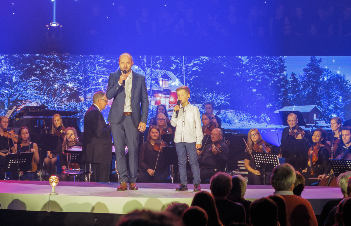 Torjus Østmoen sjarmerte også i år publikum sammen med sin far Jostein