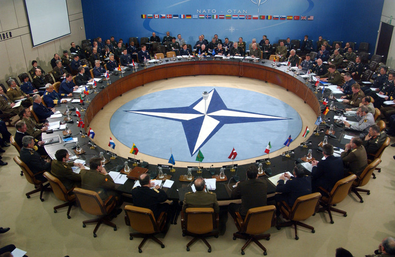 Beslutning gjennom konsensus er et prinsipp som benyttes blant annet i NATO