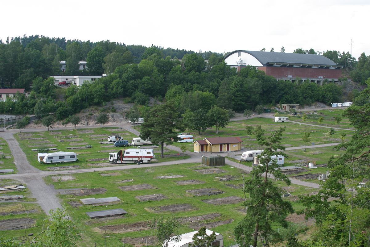 I 2002 begynte den store moderniseringen og utbyggingen av Brunstad. De fleste campingvognene ble fjernet, det var tid for hytter og "Hageby".