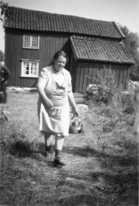 Min bestemor, Nelly Larsen, som overtok Skrella da hennes mann Magnus døde.