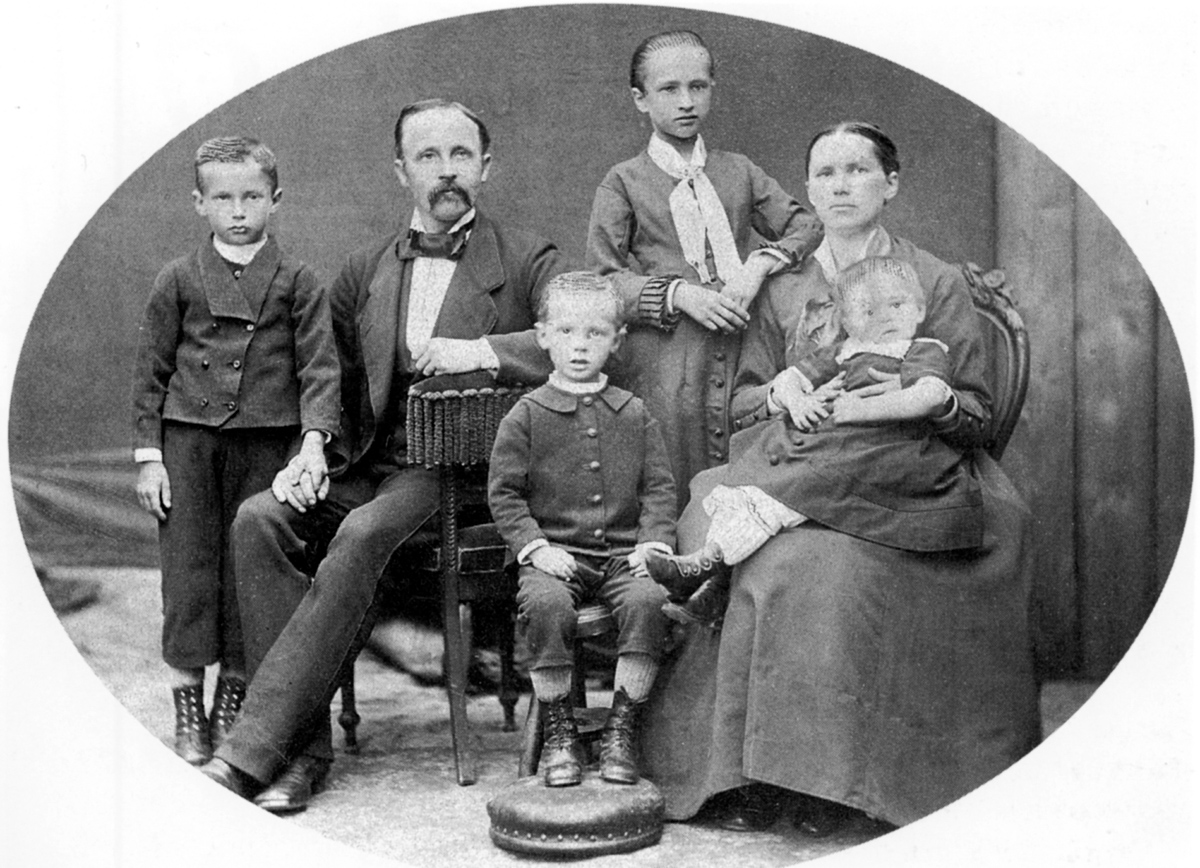 Johan Oscar Smith med foreldre og søsken.