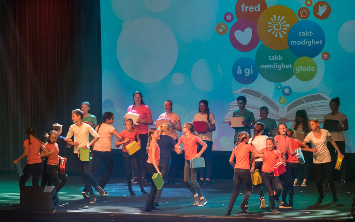 Det nederlandske barnekoret bidro med sang og dans
