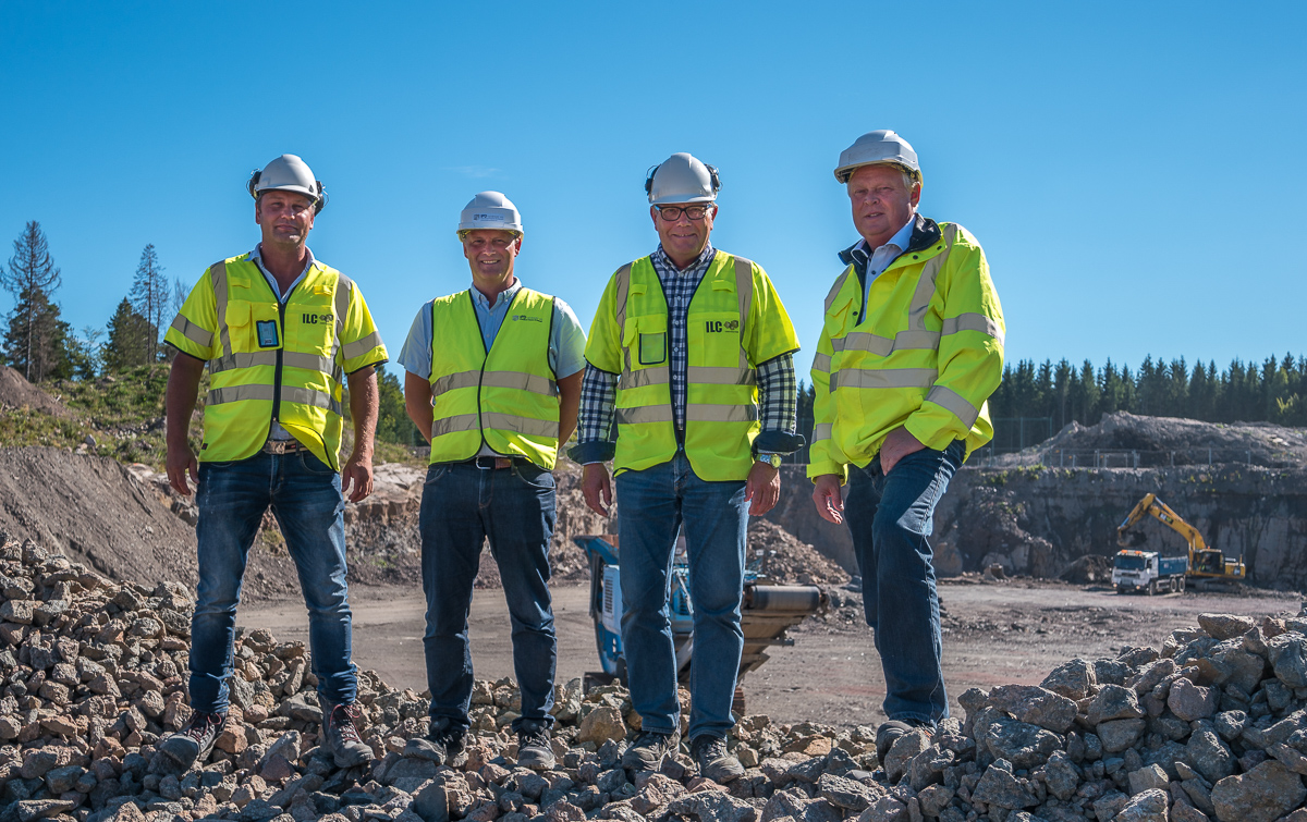 Befaring på byggeplassen. Fra høyre Svein Gangsø, Ole Kristoffersen og David Hermann fra Brunstad Hotellbygg, sammen med Dagfinn Lindberg fra ILC Construction.