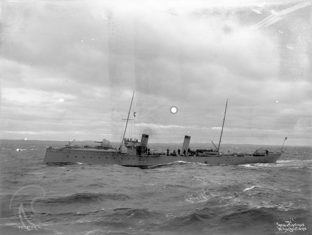 Johan O. Smith fulgte opp med et innlegg skrevet på torpedojageren "Valkyrien". FOTO: Wilse, Anders Beer / Norsk Maritimt Museum