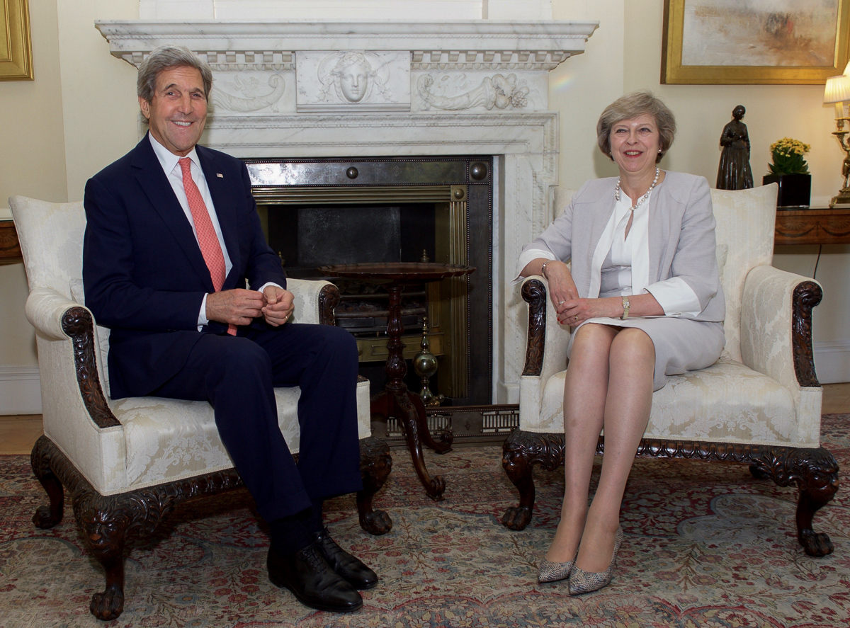 Kerry og Storbritannias statsminister Theresa May.