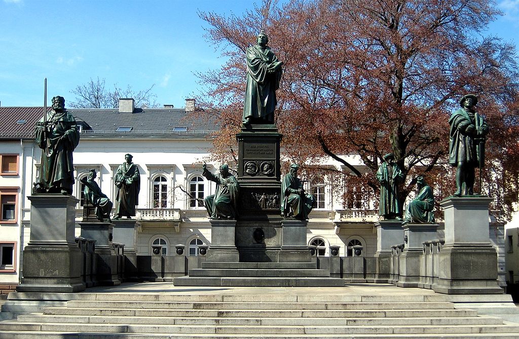 Statue av Martin Luther i byen Worms
